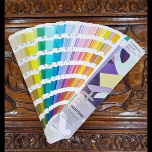 PANTONE COLOR FORMULA GUIDE BOOK Plus Series Solid Uncoated  2010